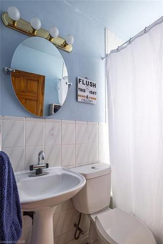 185 East 13Th Street, Hamilton, ON - Indoor Photo Showing Bathroom