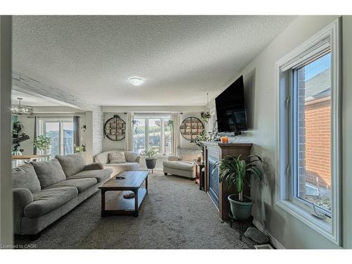 1384 Caen Avenue, Woodstock, ON - Indoor Photo Showing Living Room