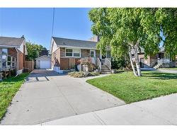 2-122 Toby Crescent  Hamilton, ON L8T 2N8