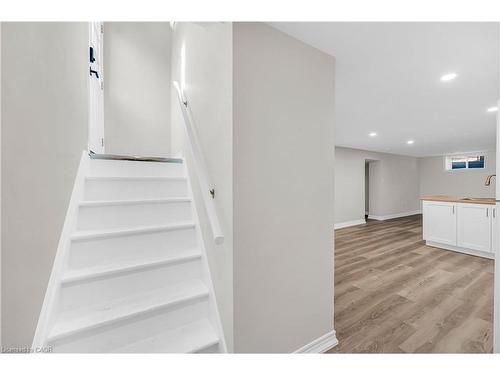 2-122 Toby Crescent, Hamilton, ON - Indoor Photo Showing Other Room