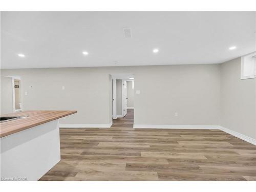 2-122 Toby Crescent, Hamilton, ON - Indoor Photo Showing Other Room