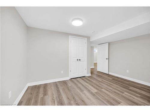 2-122 Toby Crescent, Hamilton, ON - Indoor Photo Showing Other Room