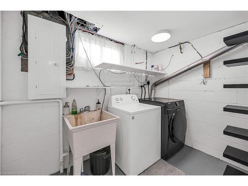 2-122 Toby Crescent, Hamilton, ON - Indoor Photo Showing Laundry Room