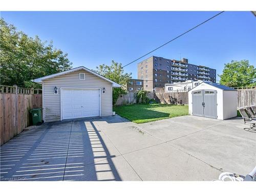 2-122 Toby Crescent, Hamilton, ON - Outdoor