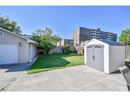 2-122 Toby Crescent, Hamilton, ON - Outdoor