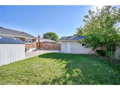 2-122 Toby Crescent, Hamilton, ON - Outdoor