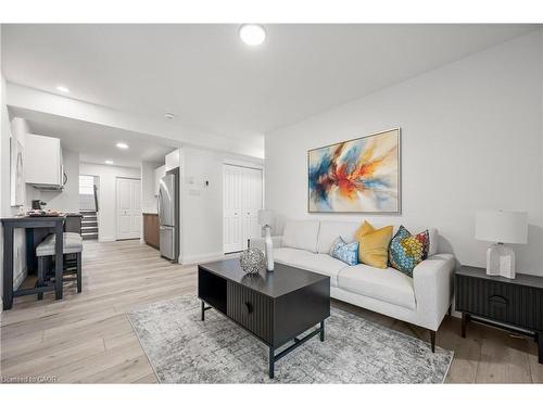 6-182 Bridge Crescent, Minto, ON - Indoor Photo Showing Living Room
