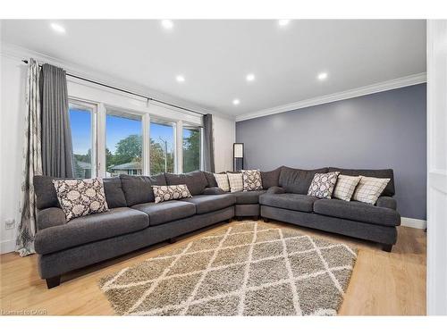 775 Regent Street, Cambridge, ON - Indoor Photo Showing Living Room