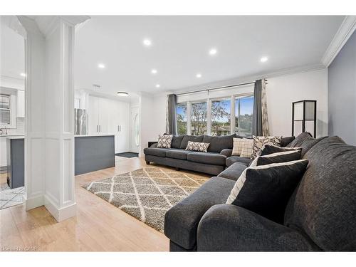 775 Regent Street, Cambridge, ON - Indoor Photo Showing Living Room