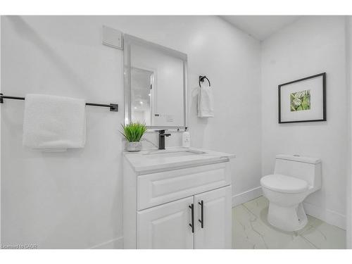 46 Bonaparte Lane, London, ON - Indoor Photo Showing Bathroom
