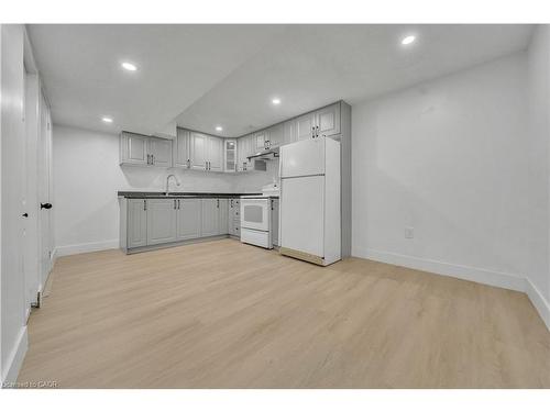 46 Bonaparte Lane, London, ON - Indoor Photo Showing Kitchen