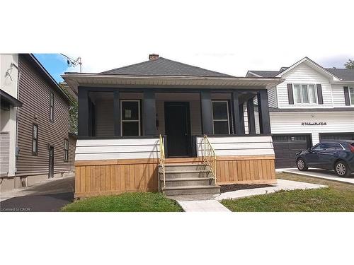 98 Welland Street N Thorold, ON L2V 2C1