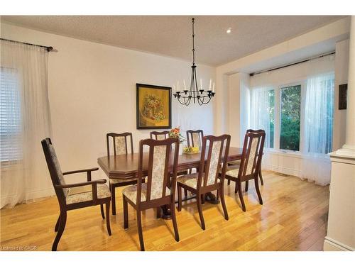 491 Pettit Trail, Milton, ON - Indoor Photo Showing Dining Room