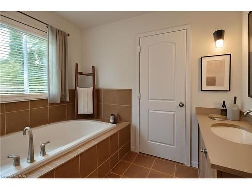 491 Pettit Trail, Milton, ON - Indoor Photo Showing Bathroom