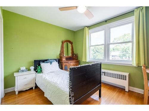 458 Elwood Road, Burlington, ON - Indoor Photo Showing Bedroom