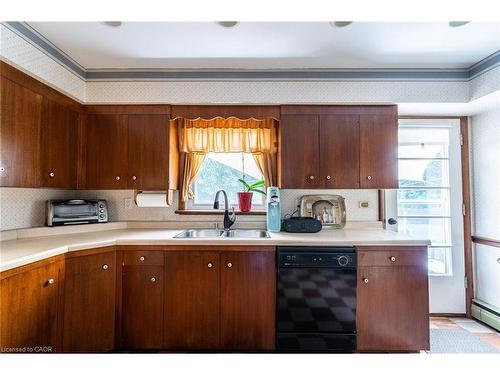 458 Elwood Road, Burlington, ON - Indoor Photo Showing Kitchen With Double Sink
