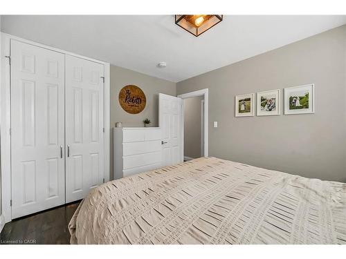 A-174 Kings Forest Drive, Hamilton, ON - Indoor Photo Showing Bedroom