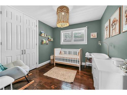 A-174 Kings Forest Drive, Hamilton, ON - Indoor Photo Showing Bedroom