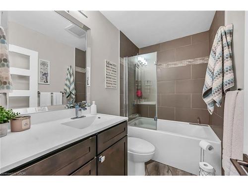 A-174 Kings Forest Drive, Hamilton, ON - Indoor Photo Showing Bathroom
