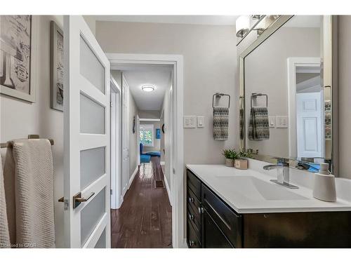 A-174 Kings Forest Drive, Hamilton, ON - Indoor Photo Showing Bathroom