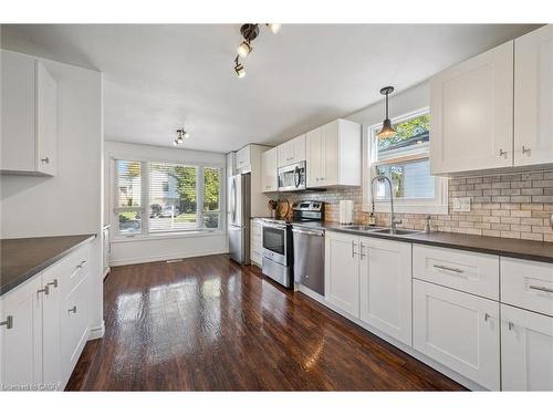 95 Macatee Place, Cambridge, ON - Indoor Photo Showing Kitchen With Double Sink