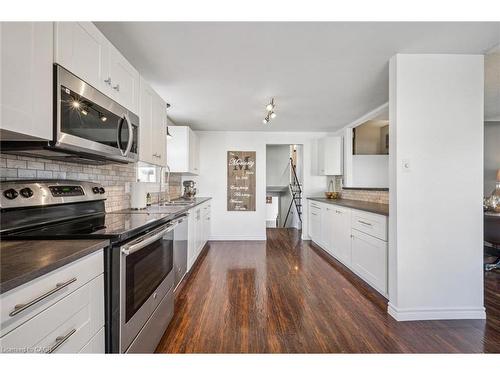 95 Macatee Place, Cambridge, ON - Indoor Photo Showing Kitchen With Upgraded Kitchen