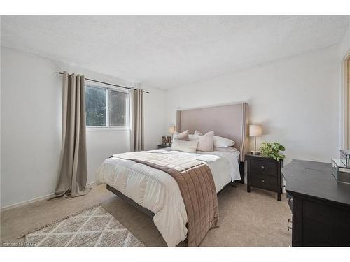 95 Macatee Place, Cambridge, ON - Indoor Photo Showing Bedroom