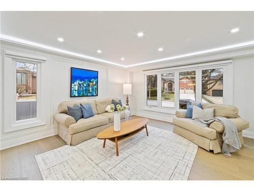 1857 Friar Tuck Court, Mississauga, ON - Indoor Photo Showing Living Room