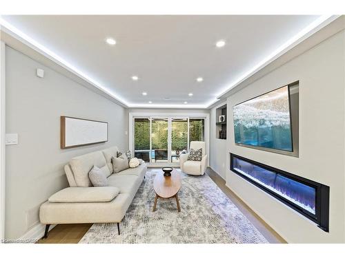 1857 Friar Tuck Court, Mississauga, ON - Indoor Photo Showing Living Room With Fireplace