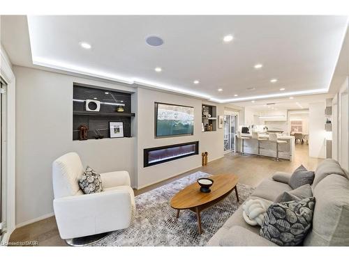 1857 Friar Tuck Court, Mississauga, ON - Indoor Photo Showing Living Room