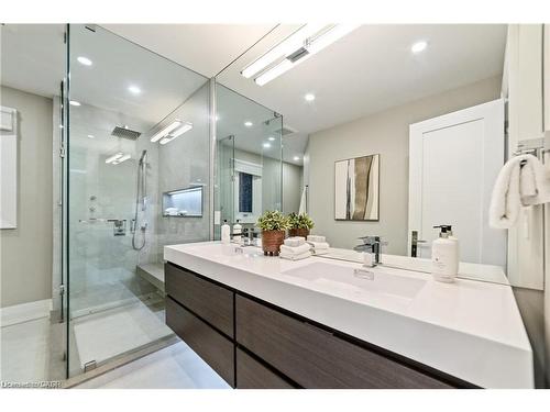 1857 Friar Tuck Court, Mississauga, ON - Indoor Photo Showing Bathroom