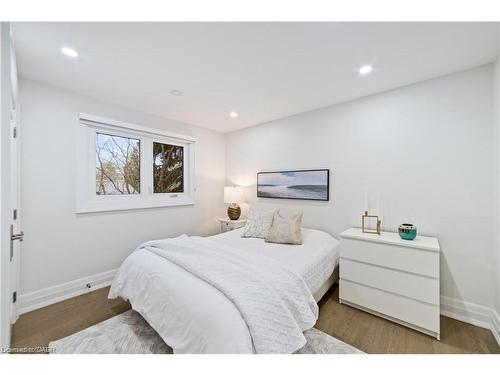 1857 Friar Tuck Court, Mississauga, ON - Indoor Photo Showing Bedroom