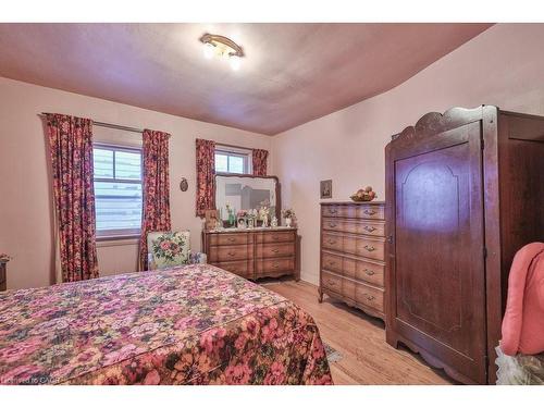 945 Beechwood Avenue, Mississauga, ON - Indoor Photo Showing Bedroom