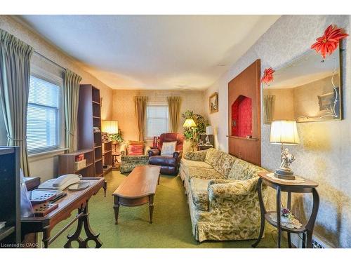 945 Beechwood Avenue, Mississauga, ON - Indoor Photo Showing Living Room