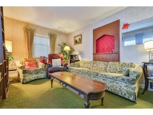 945 Beechwood Avenue, Mississauga, ON - Indoor Photo Showing Living Room