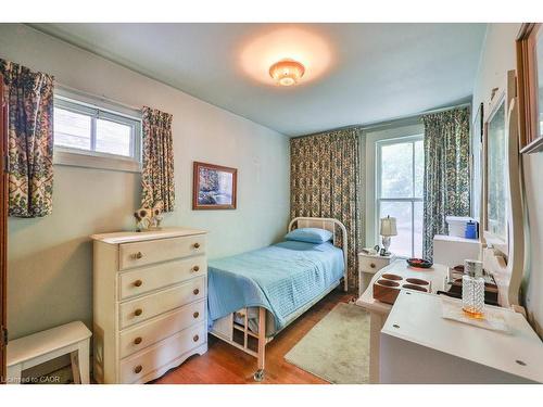 945 Beechwood Avenue, Mississauga, ON - Indoor Photo Showing Bedroom