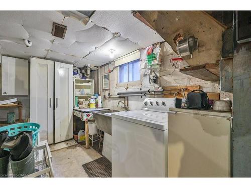 945 Beechwood Avenue, Mississauga, ON - Indoor Photo Showing Laundry Room