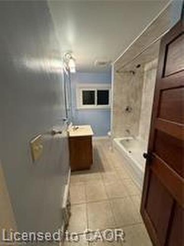 44 Gladstone Avenue, Hamilton, ON - Indoor Photo Showing Bathroom