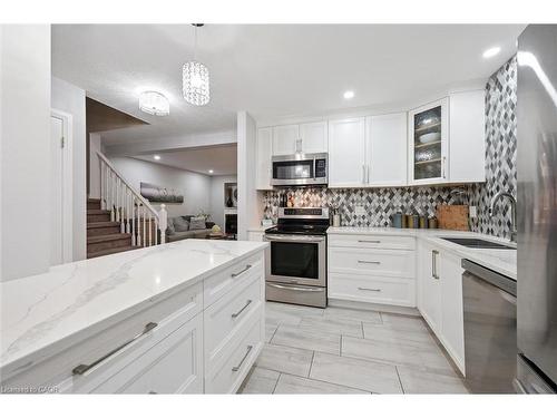 37-365 Bennington Gate, Waterloo, ON - Indoor Photo Showing Kitchen With Upgraded Kitchen