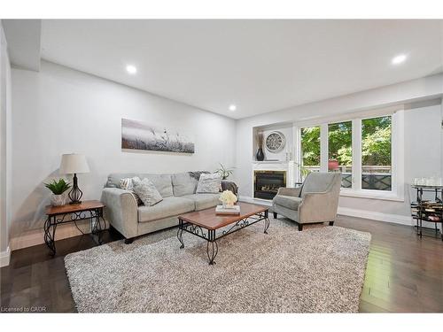 37-365 Bennington Gate, Waterloo, ON - Indoor Photo Showing Living Room