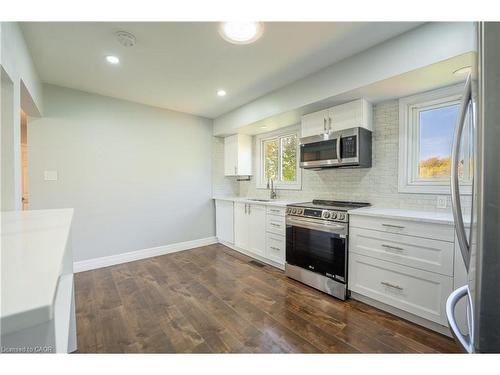 100 Lauris Avenue, Cambridge, ON - Indoor Photo Showing Kitchen With Upgraded Kitchen