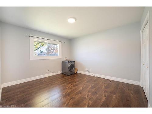 100 Lauris Avenue, Cambridge, ON - Indoor Photo Showing Other Room