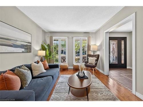 43 Claymore Crescent, Caledonia, ON - Indoor Photo Showing Living Room