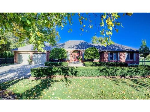 592 Manorwood Court, Waterloo, ON - Outdoor