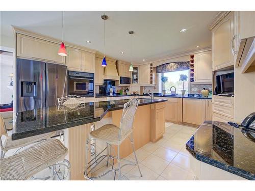 592 Manorwood Court, Waterloo, ON - Indoor Photo Showing Kitchen