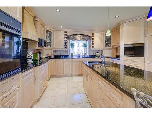 592 Manorwood Court, Waterloo, ON - Indoor Photo Showing Kitchen