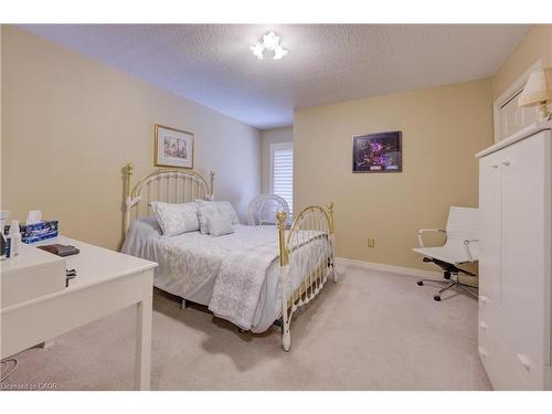 592 Manorwood Court, Waterloo, ON - Indoor Photo Showing Bedroom