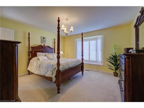 592 Manorwood Court, Waterloo, ON - Indoor Photo Showing Bedroom
