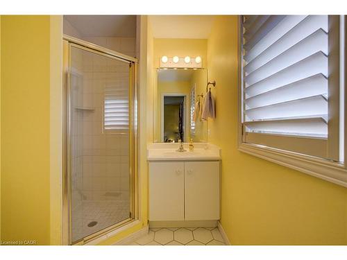 592 Manorwood Court, Waterloo, ON - Indoor Photo Showing Bathroom