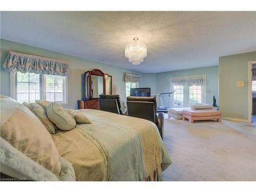 592 Manorwood Court, Waterloo, ON - Indoor Photo Showing Bedroom